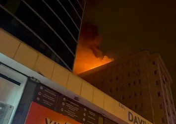Bursa'da iş hanının çatısında yangın paniği