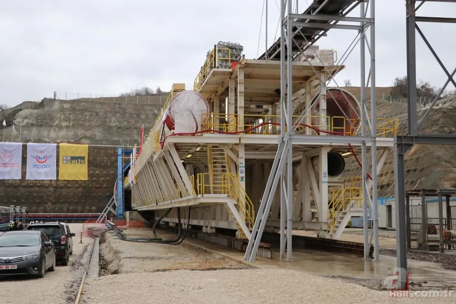 Ulaştırma ve Altyapı Bakanı Adil Karaismailoğlu İzmir-Afyonkarahisar-Ankara YHT tünel kazı başlangıç törenine katıldı 23