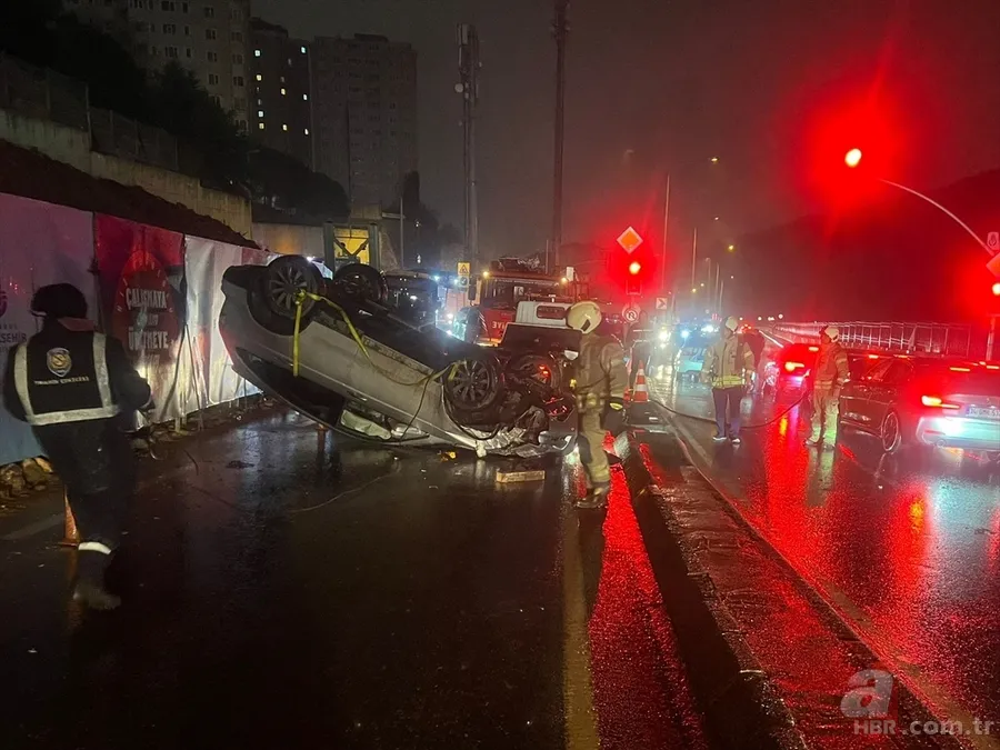 İstanbul’da beklenen yağış başladı! Şimşekler geceyi aydınlattı 4