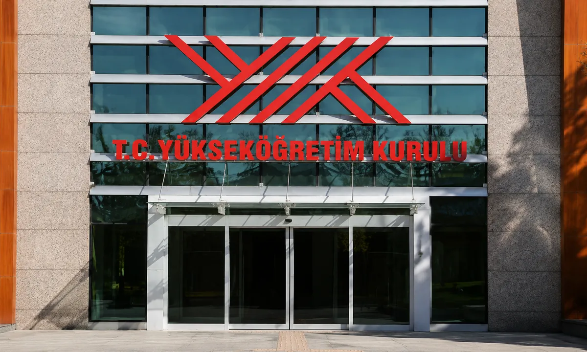 yok-tez-ve-diploma-sahteciligine-karsi-yeni-yaptirimlar-1786430440437.png Türkiye’de izinsiz yükseköğretim kurumu veya programı açanlara 2 yıldan 4 yıla kadar hapis ve ayrıca adli para cezası uygulanacak.