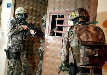 Bursa'da bin polisle şafak operasyonu