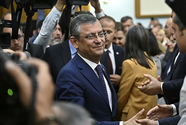 Özgür Özel’den alçak ifadeler! Başkan Erdoğan’ı Yargıtay kararı üzerinden yine hedef aldı