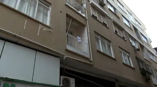 hatayda-cani-anne-kan-dondurdu-9-yasindaki-kizini-kalbinden-bicaklayarak-oldurdu-1650375949787.jpg Hatay’da cani anne kan dondurdu! 9 yaşındaki kızını kalbinden bıçaklayarak öldürdü - 5