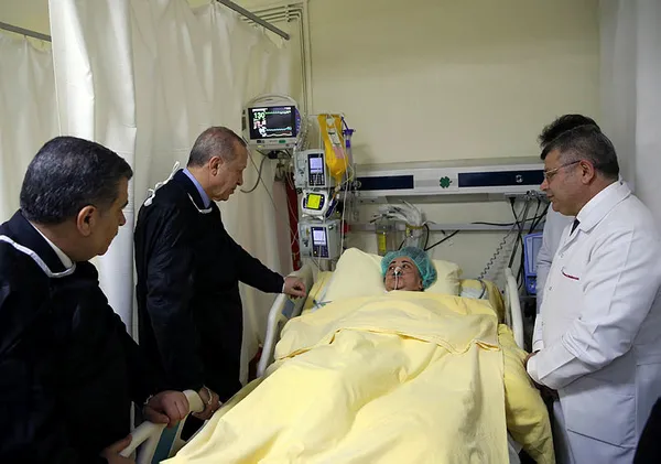 Son dakika: Başkan Erdoğan, Kartal’da enkaz bölgesinde incelemelerde bulundu