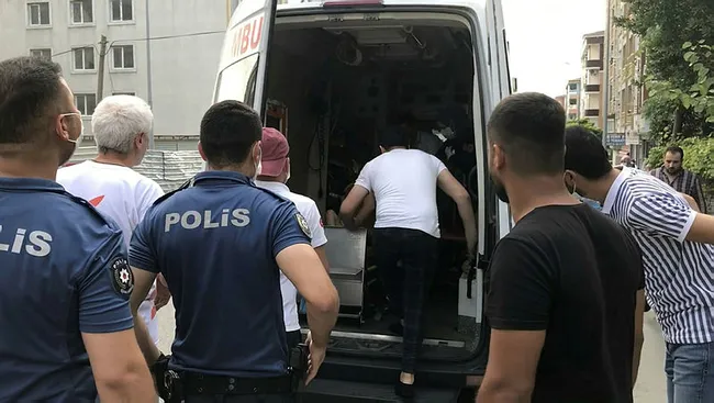 İstanbul’da kucağında çocuğuyla ambulansa koşan babanın feryadı yürek yaktı - 3