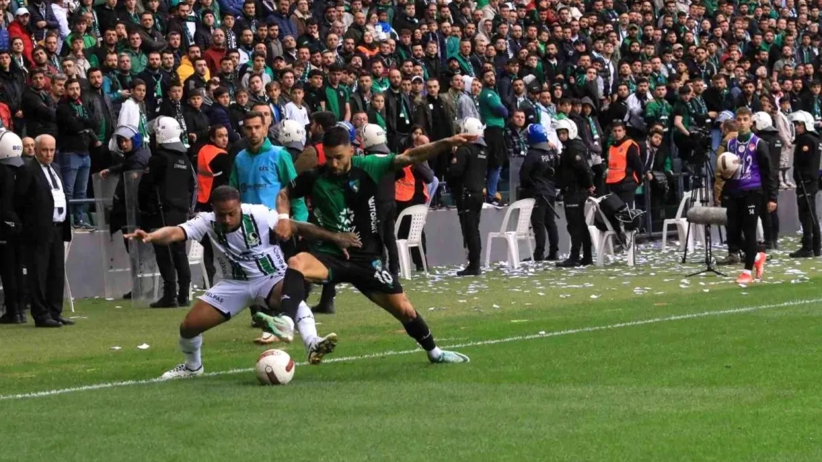 Sakaryaspor Kocaelispor'u 2-0 mağlup etti