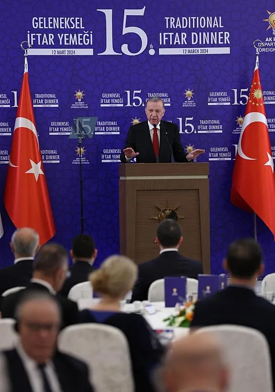 baskan-erdogan-buyukelciler-ile-iftar-programinda-konustu-teroristan-kurulmasina-izin-vermeyiz-1710270949384.jpeg Başkan Erdoğan 'Büyükelçiler ile iftar' programında net mesaj: Teröristan kurulmasına izin vermeyiz - 9