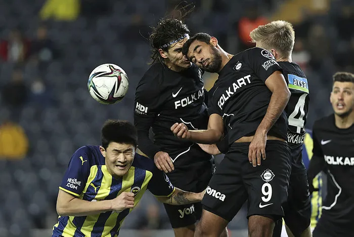 fenerbahce-altay-canli-skor-sari-lacivertliler-galibiyet-pesinde-1642617269664.jpg Fenerbahçe 2 - 1 Altay (MAÇ SONUCU ÖZET) - 3