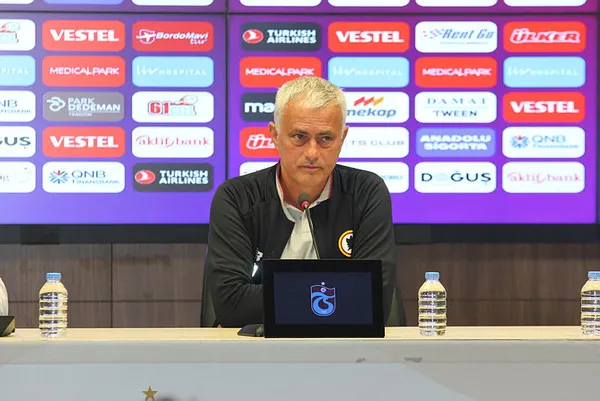 jose-mourinhodan-trabzonspor-yorumu-ust-duzey-bir-takim-1629312009166.jpg Jose Mourinho'dan Trabzonspor yorumu: Üst düzey bir takım - 1
