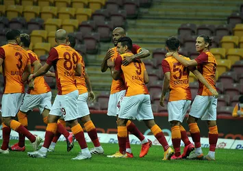 Galatasaray'da kafalar karıştı!