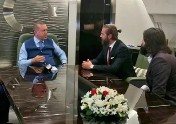 Erdoğan'ın uçağında sürpriz misafirler