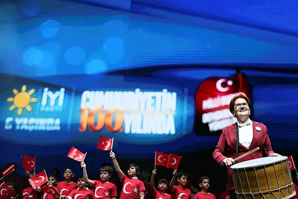 meral-aksener-ile-umit-dikbayir-cekismesi-kayip-132-milyon-tlden-sonra-taciz-iddiasi-1700555303769.jpg Meral Akşener ile Ümit Dikbayır çekişmesi! 'Kayıp 132 milyon TL’den sonra “Taciz” iddiası! Dikbayır'dan Akşener'e gözdağı: Vebali boynuna - 6