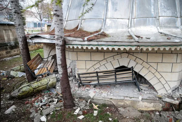 1679307305746.jpg Kahramanmaraş depremlerinde 19 cami hasar gördü! İçlerinde 1240 yılında yapılan tarihi cami de var - 6