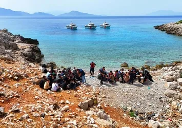 Marmaris'te 66 kaçak göçmen yakalandı
