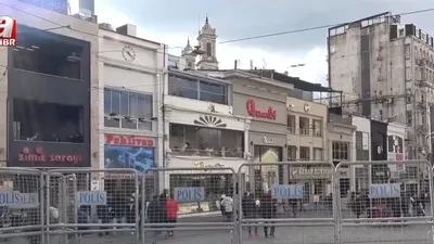 Taksim’e çıkan metrolar açıldı