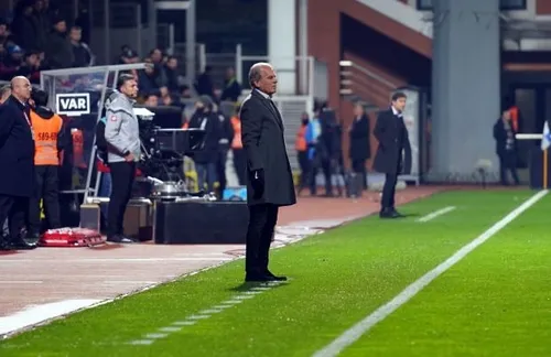 Mustafa Denizli hastaneye kaldırıldı!