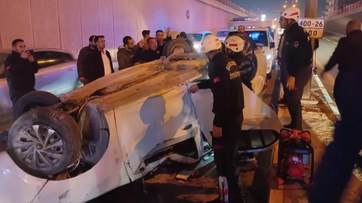 Şanlıurfa'da otomobil kazası! Devrilen araçta 3 kişi yaralandı