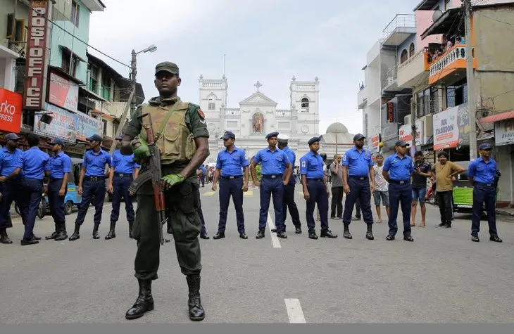 Sri Lanka'da art arda patlamalar