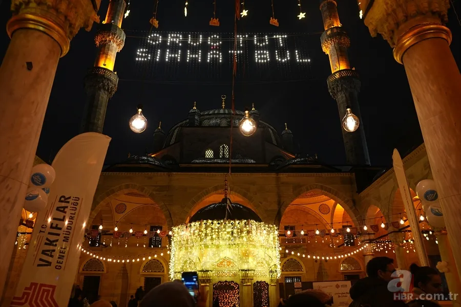 On bir ayın sultanı Ramazan başladı: İlk teravih namazında camiler dolup taştı! 2