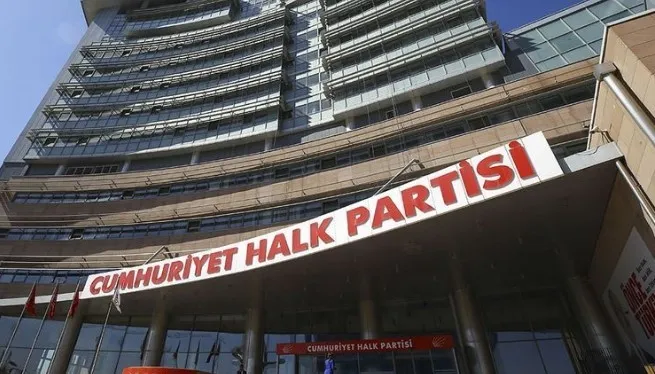 borcunu-odeyemeyen-chpli-belediyeye-haciz-makam-odasi-bosatildi-savunmalari-pes-dedirtti-1724184431676.jpg Döşemealtı Belediye Başkanı Dal'ın makam odasındaki eşyalar, ödenmeyen borç nedeniyle haczedildi.