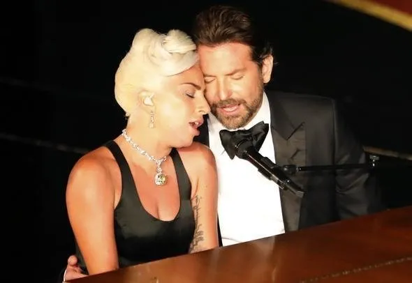 Bradley Cooper ve Lady Gaga birlikte yaşamaya başladı