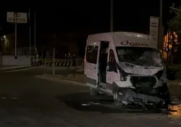 Gaziantep'te korkunç kaza! Tır işçi servisine çarptı: 13 yaralı