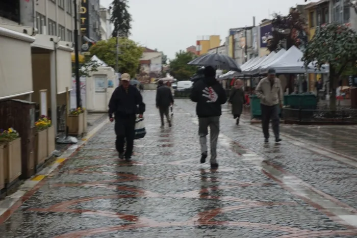 edirnede-saganak-yagis-etkili-oldu-1716475521333.jpg Edirne'de sağanak yağış etkili oldu - 1