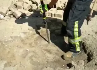 Yer altından gelen garip sesler ekipleri harekete geçirdi! Kanalizasyondan çıkan şoke etti
