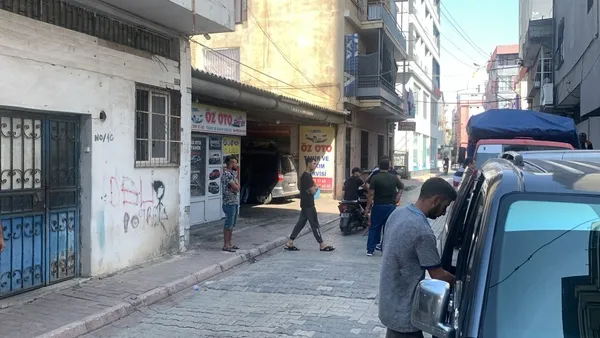 adanada-kan-donduran-olay-19-yasindaki-genci-yolda-yururken-vurup-oldurduler-1663333483497.jpg Adana’da kan donduran olay! 19 yaşındaki genci yolda yürürken vurup öldürdüler - 3
