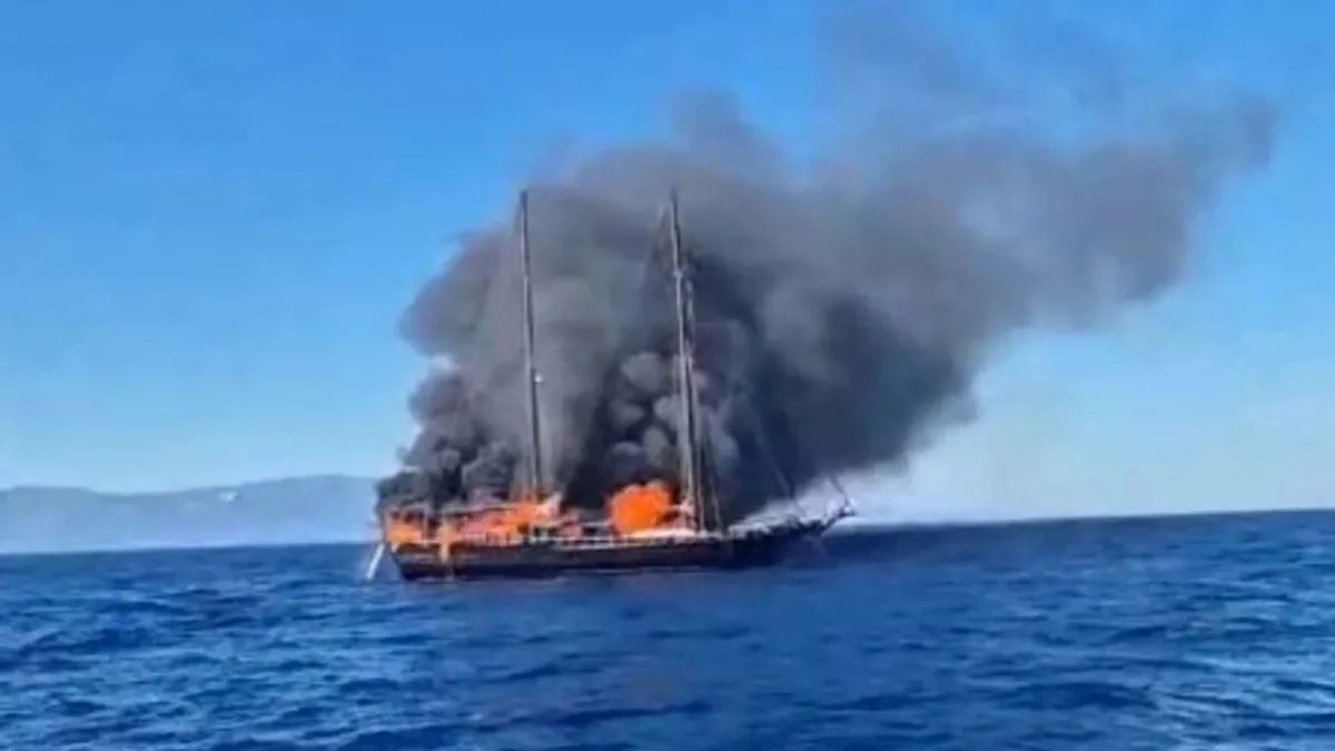 Bodrum'da tekne yandı, turistler ve mürettebat tahliye edildi