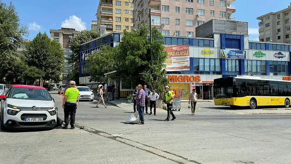 İstanbul Kadıköy'de İETT otobüsü kaza yaptı! 3 kişi yaralandı - 2