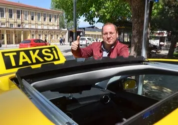 Son model lüks arabasını taksi yaptı