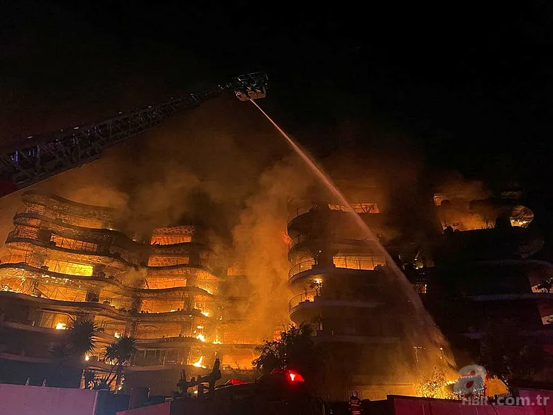 İzmir'de 8 katlı binada büyük yangın! 7 saatin ardından kontrol altına alındı 15
