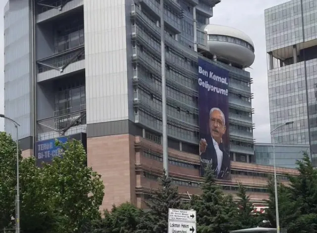okan-muderrisoglu-canli-yayinda-aktardi-chp-motivasyon-icin-pankart-asiyor-anka-disinda-veri-gostermiyor-1685289514559.jpg Okan Müderrisoğlu canlı yayında aktardı: CHP motivasyon için pankart asıyor, Anka dışında veri göstermiyor - 1