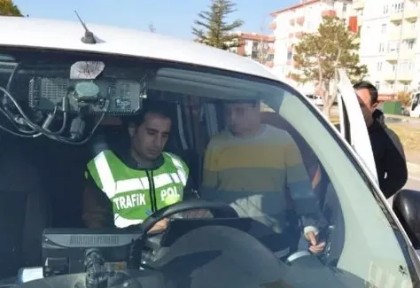 aksarayda-polis-neye-sasiracagini-bilemedi-cocuk-surucunun-sorusu-ekipleri-soke-etti-1670163171154.jpg Aksaray’da polis neye şaşıracağını bilemedi! Çocuk sürücünün sorusu ekipleri şoke etti - 1