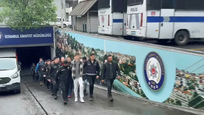 1 Mayıs'ta polise saldırı soruşturması | 65 şüpheli adliyeye sevk edildi - 1