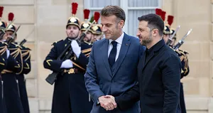 Zelenskiy Fransa’da: Paris’ten Kiev’e silah satışı