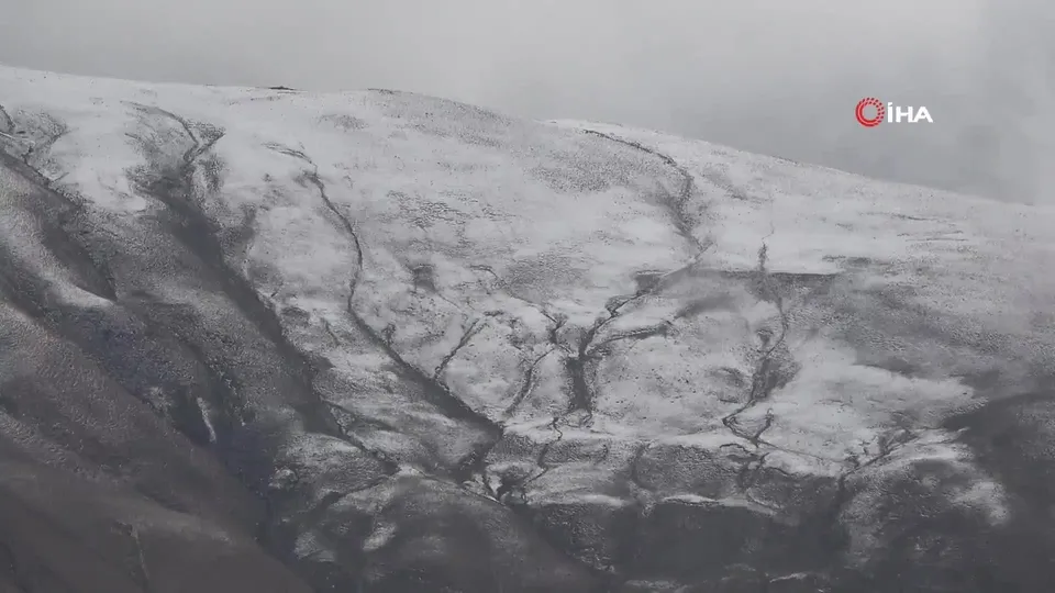 Muş’a mevsimin ilk karı yağdı!