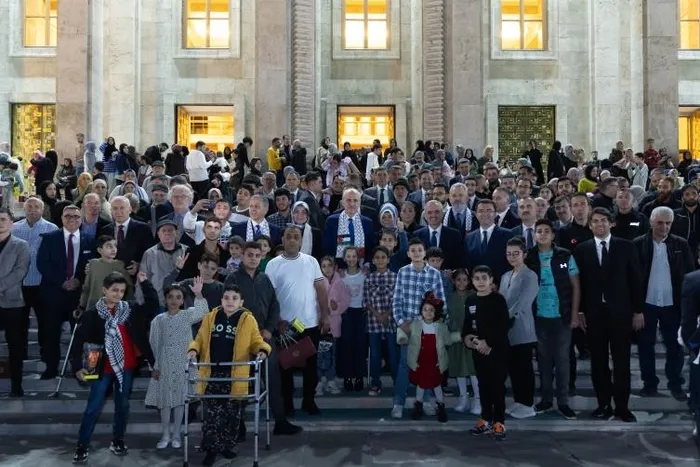 tbmm-baskani-kurtulmus-gazzelilerle-iftarda-bir-araya-geldi-1712264314624.jpeg TBMM Başkanı Kurtulmuş Gazzelilerle iftarda bir araya geldi! "İnşallah Gazze'de sizlerin sofralarına misafir olacağız" - 1