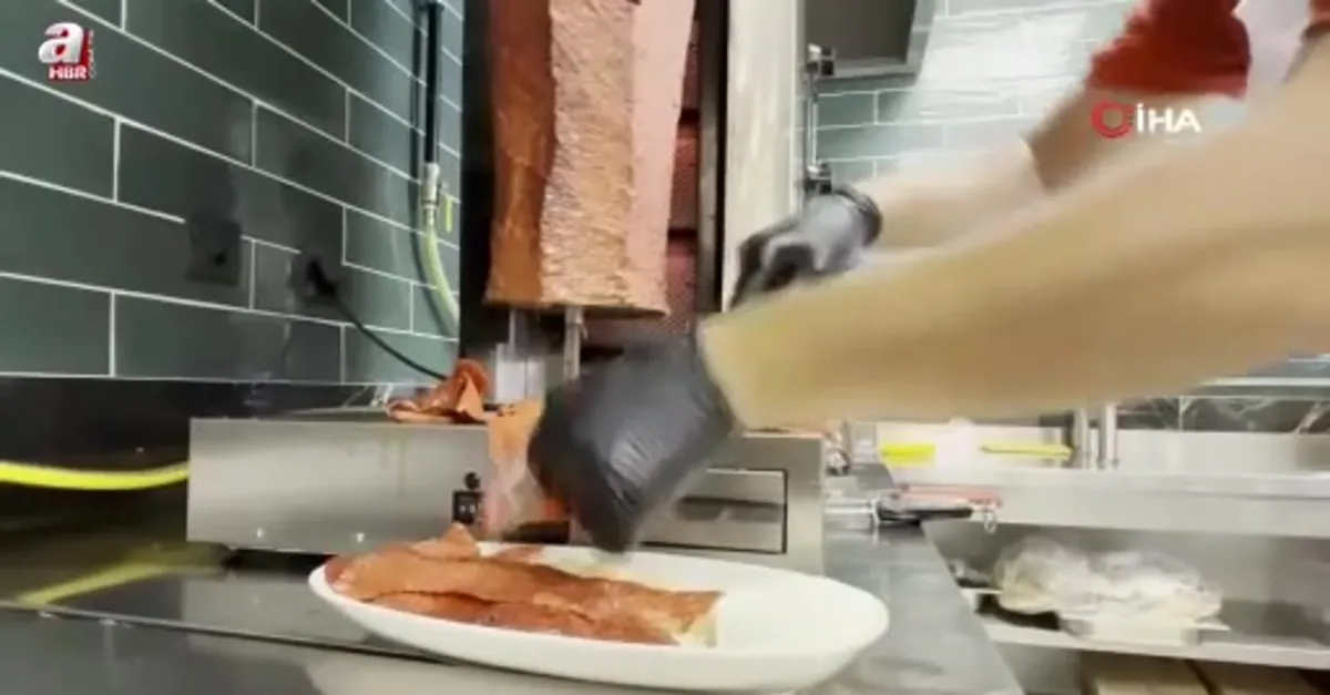 Tatilcilerin yeni gözdesi sucuk döner