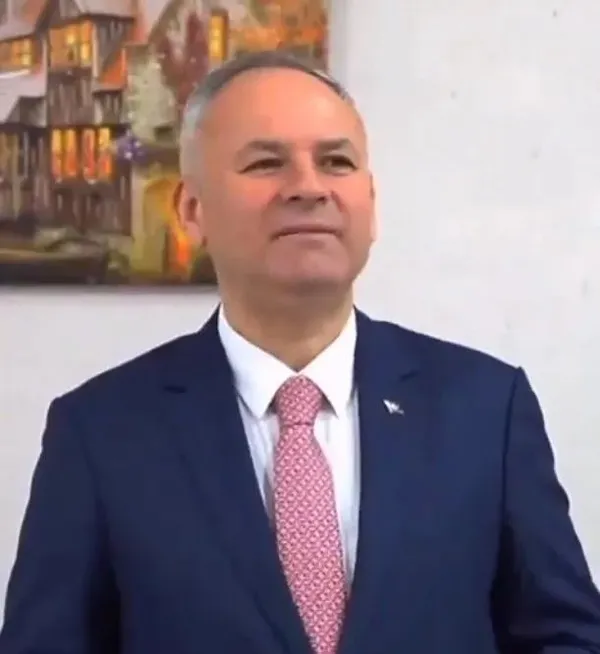 chpde-kaosun-yeni-adresi-kirklareli-rusvet-tehdit-iftira-ozgur-ozel-adayliktan-cekilmemi-istedi-1709358036087.jpeg CHP'de şimdi de 'Kırklareli' kaosu! Serdar Türker tek tek itiraf etti: Rüşvet, tehdit, iftira... - 1