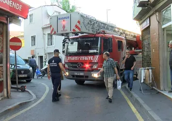 Olay yerine gidemedi! Fatih'in dar sokakları itfaiyeye geçit vermedi