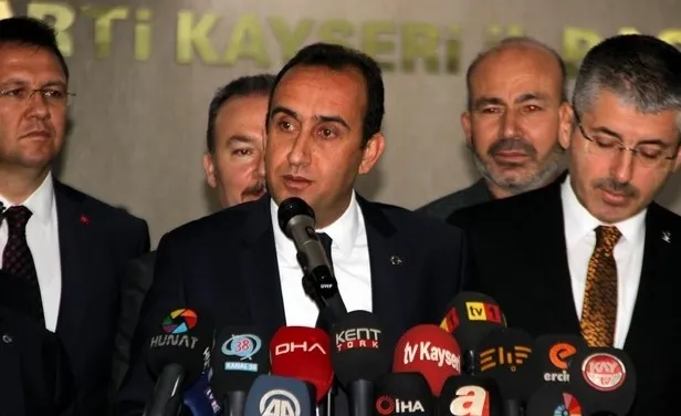 İYİ Partili Belediye Başkanı Mustafa İlmek meclis üyeleri ile birlikte AK Parti'ye geçti