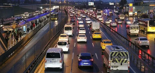 İstanbul’da trafik kabusu! Vatandaşlar yolda kaldı! Yüzde 60