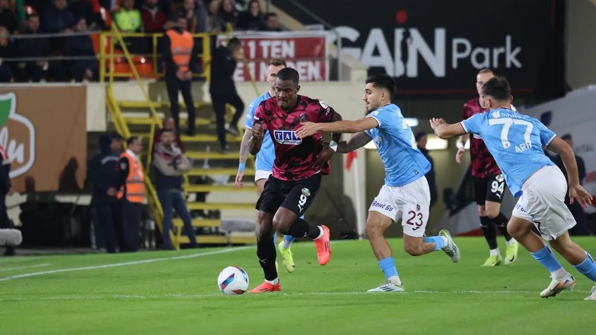 Alanyaspor evinde Trabzonspor'u 2-1 mağlup etti!