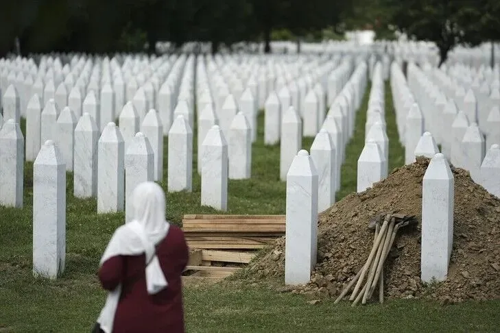 bosna-kasabi-ratko-mladic-oldu-srebrenitsa-soykiriminin-bas-sorumlusuydu-1787836931665.jpeg Bosna Kasabı Ratko Mladiç öldü! Srebrenitsa Soykırımı'nın baş sorumlusuydu - 2