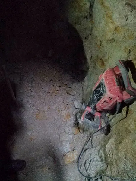 Eskişehir’de kaçak define kazısı yapan 15 kişi 10 dinamit lokumu ile yakalandı