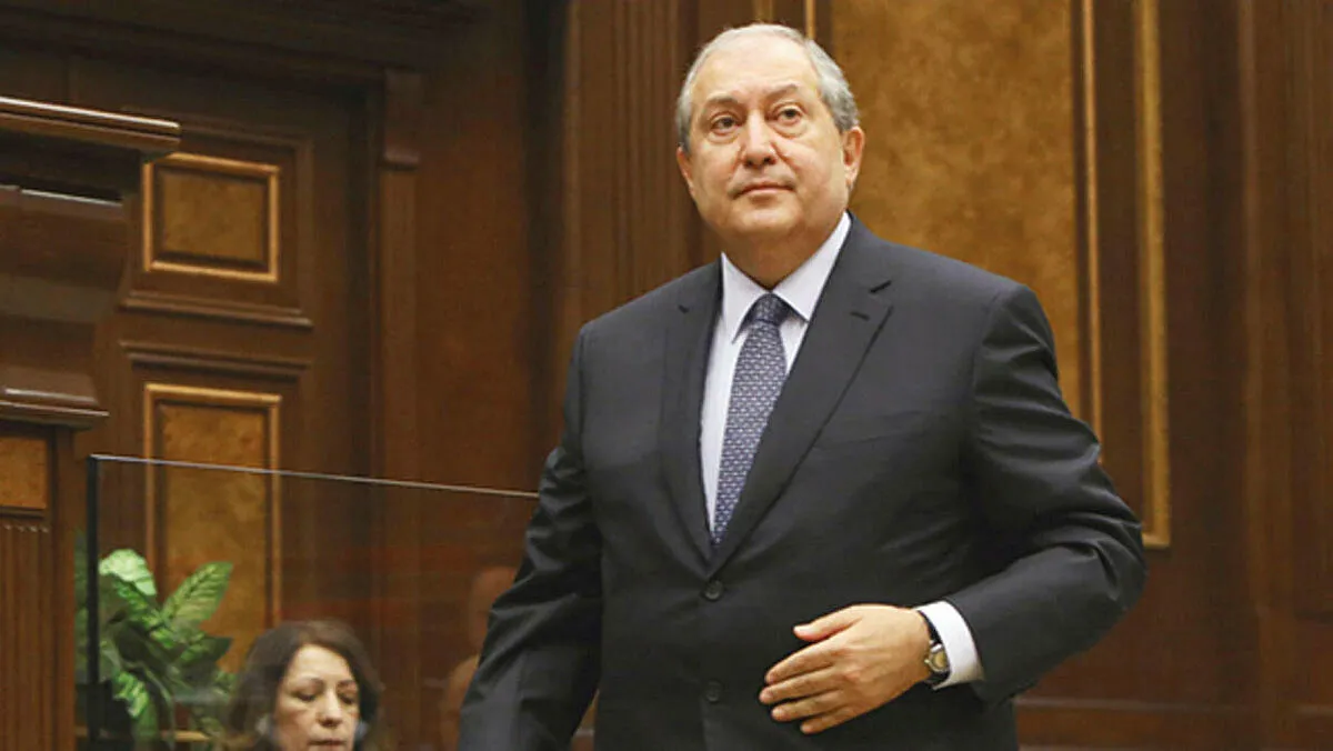 Ermenistan Cumhurbaşkanı Armen Sarkisyan hükümetin istifa etmesini istedi