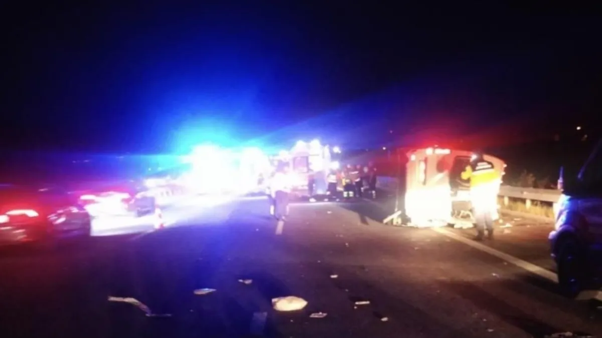 Manisa'da katliam gibi kaza! Servis minibüsü devrildi: 1 ölü 13 yaralı