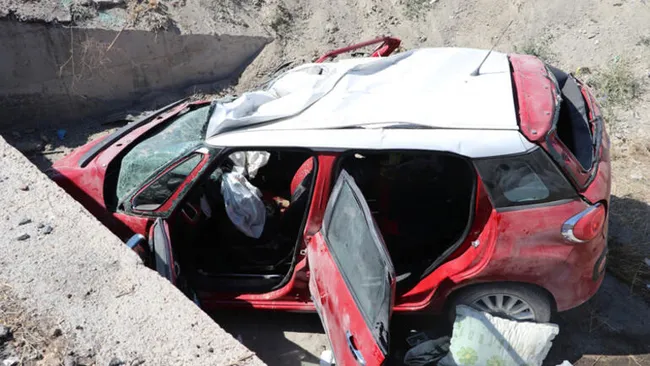 Ankara'da araç kontrolden çıktı şarampole devrildi: Aynı aileden 3 ölü, 1 yaralı
